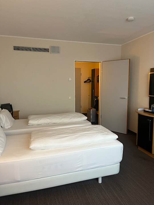Zimmer Hotel NH Düsseldorf City