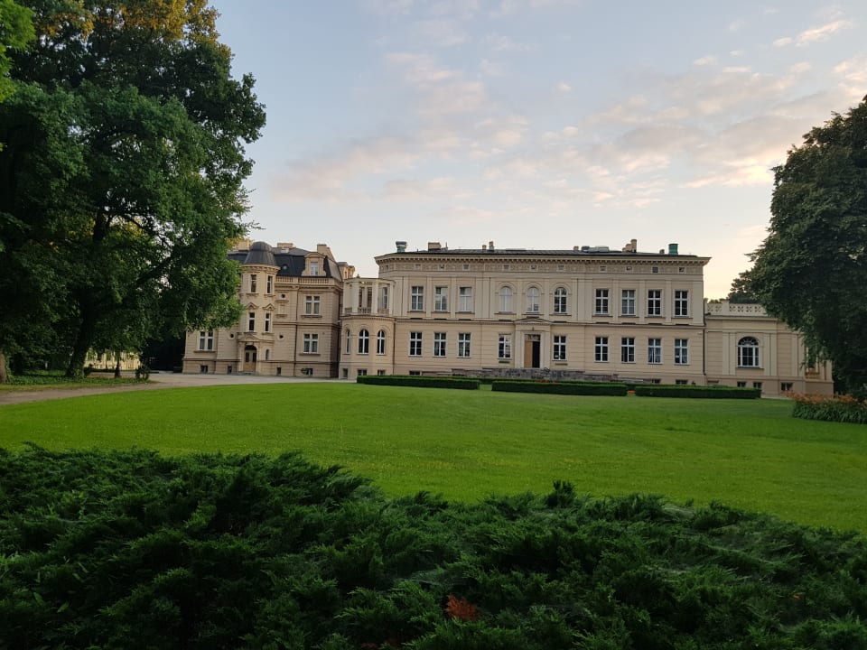 Außenansicht Zespół Pałacowo-Parkowy w Ostromecku