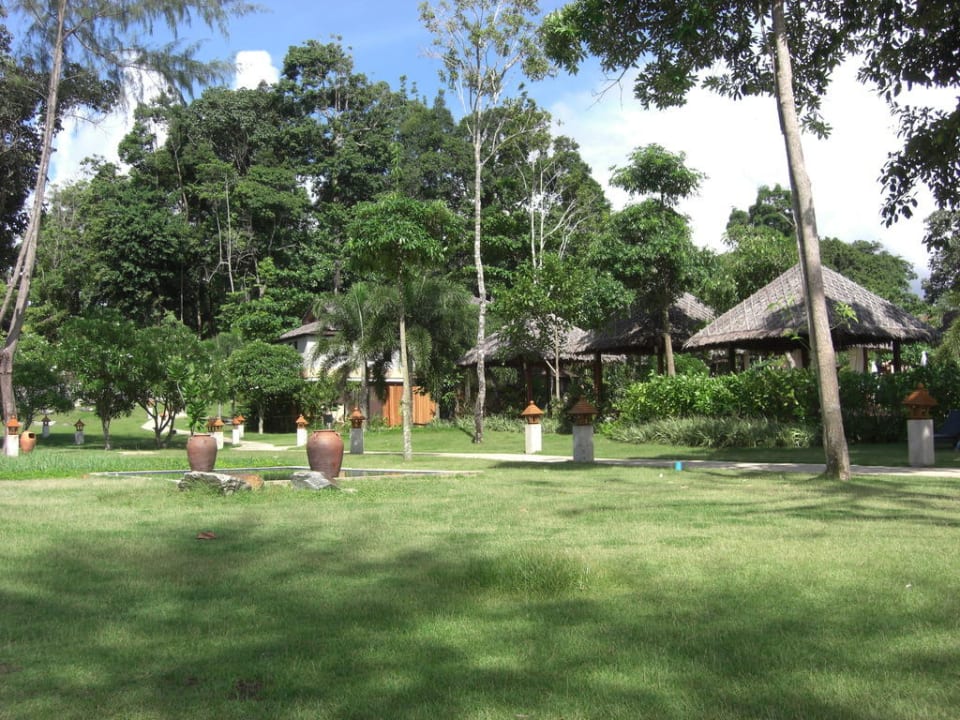 Vom Strand in den Garten geblickt Khao Lak Merlin Resort
