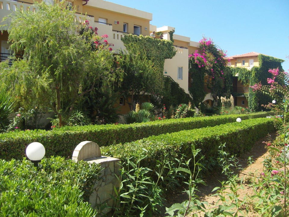 Gartenanlage Vantaris Luxury Beach Resort