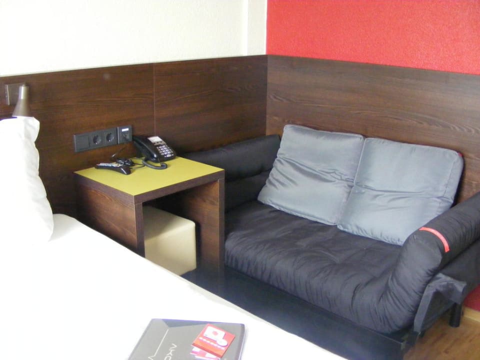 Couch MEININGER Hotel Berlin Hauptbahnhof