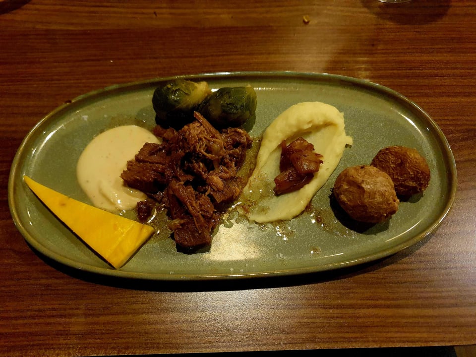 Gastro Jacaranda Luxury Resort