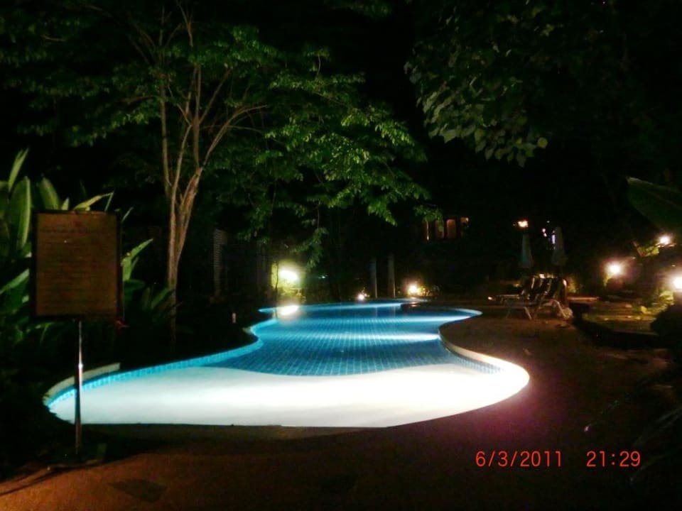 Pool bei Nacht Moracea by Khao Lak Resort
