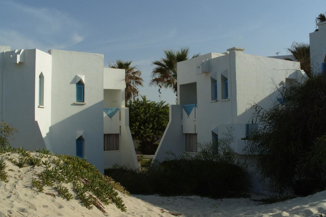 Bungalowy w ogrodzie Ruspina Beach Resort