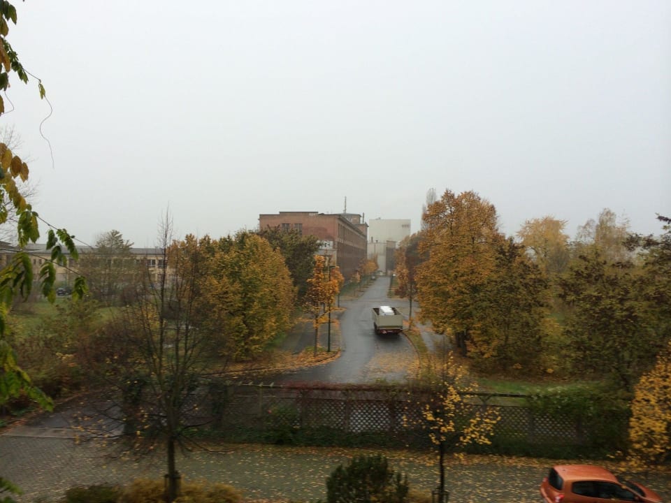 Blick zum Parkplatz Best Western Hotel Windorf