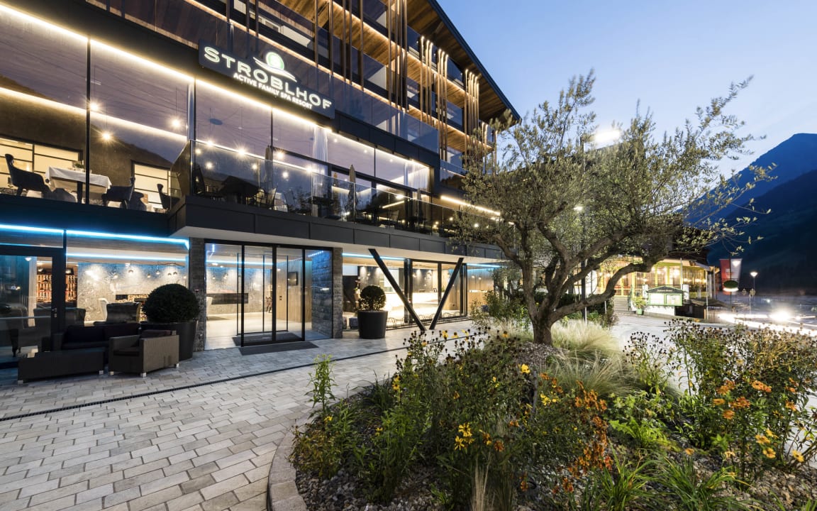 Außenansicht STROBLHOF Active Family SPA Resort