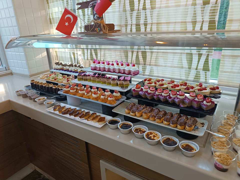 Gastro Saturn Palace Resort Hotel