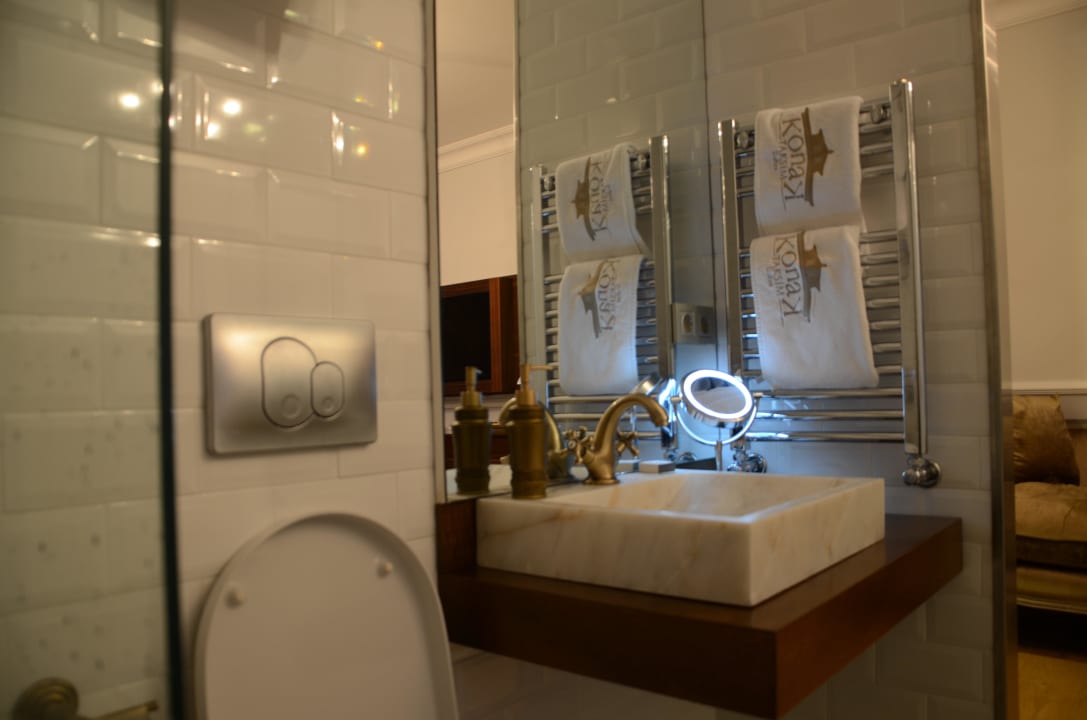 The batroom Konak Suites