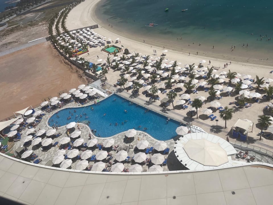 Pool Hampton by Hilton Marjan Island