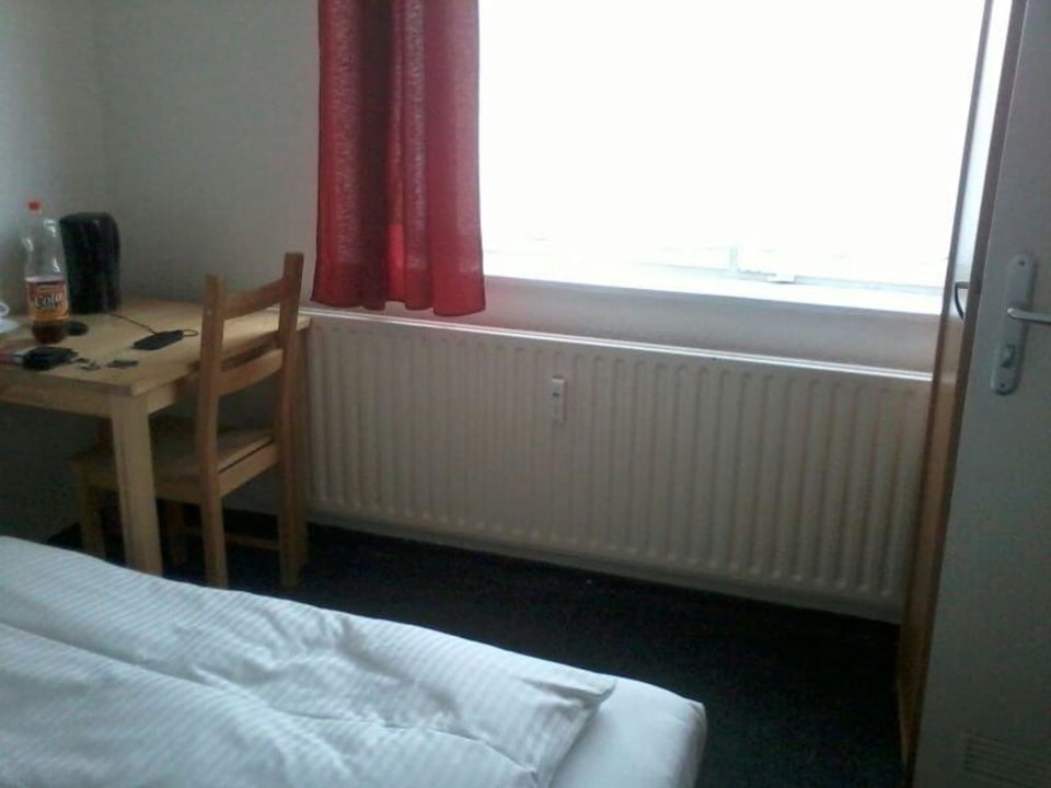 Blick vom Eingang zum Fenster Hotel Pension Sickinger Hof