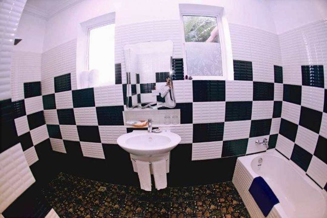 Deluxe Bathroom Asanak D'Angkor Boutique Hotel