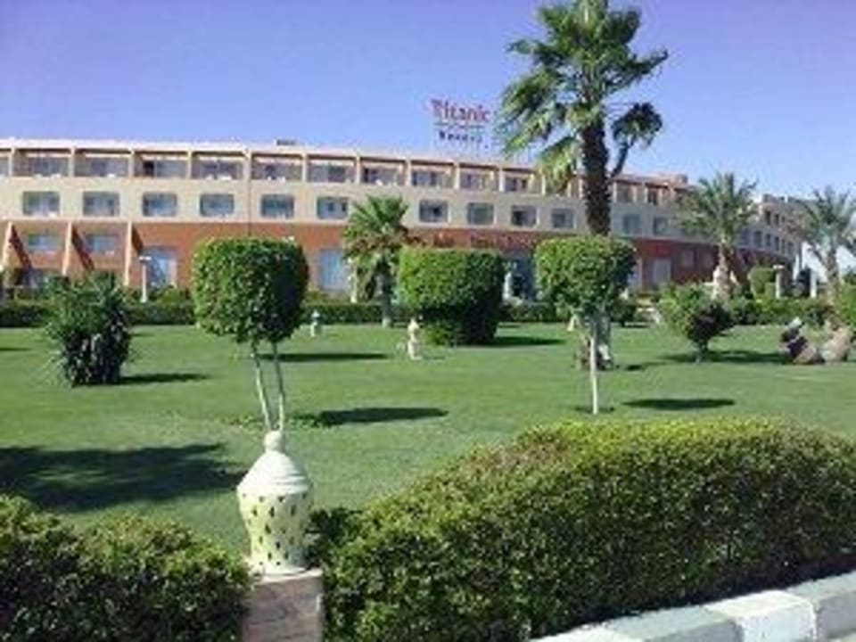 Wyglad hotelu z ulicy Titanic Resort & Aqua Park