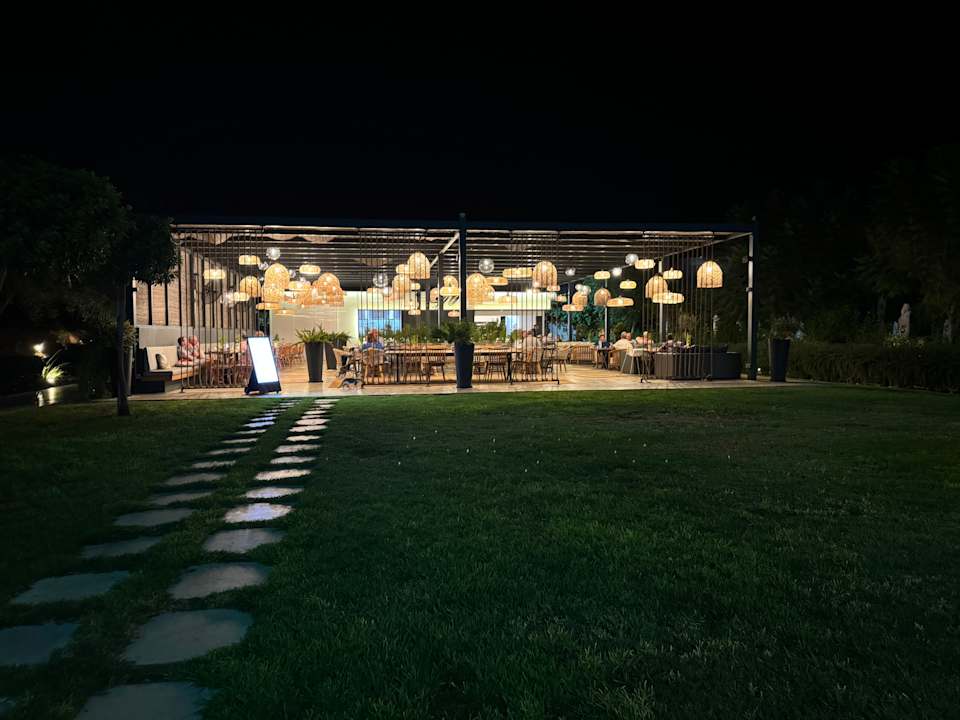 Gastro Crystal Springs Beach Hotel