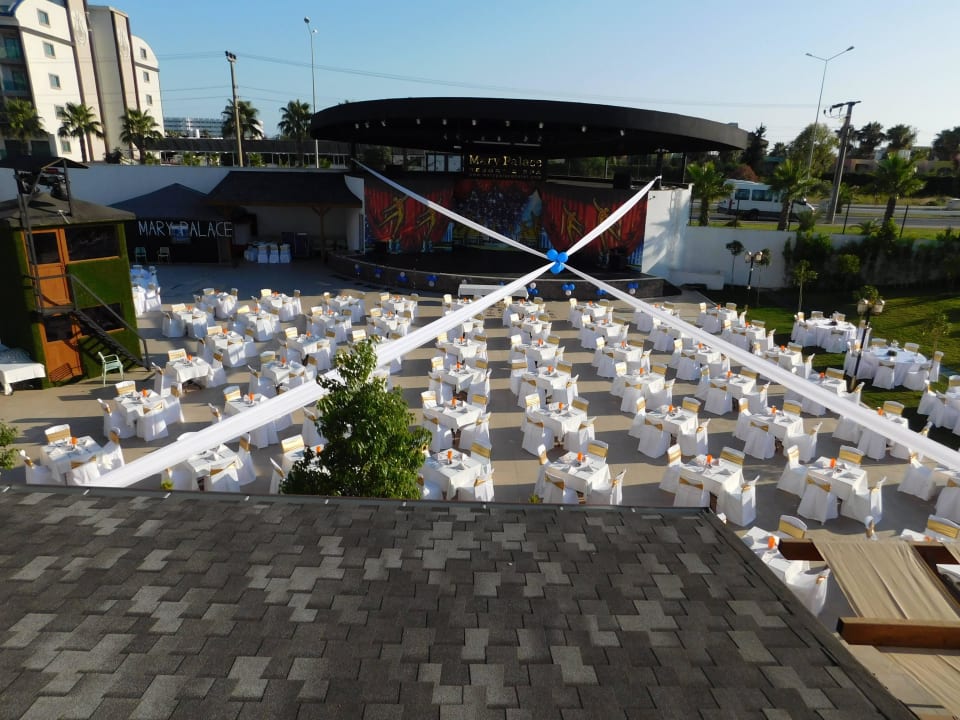 Bühne/ Tische für Galaabend Mary Hotel Side