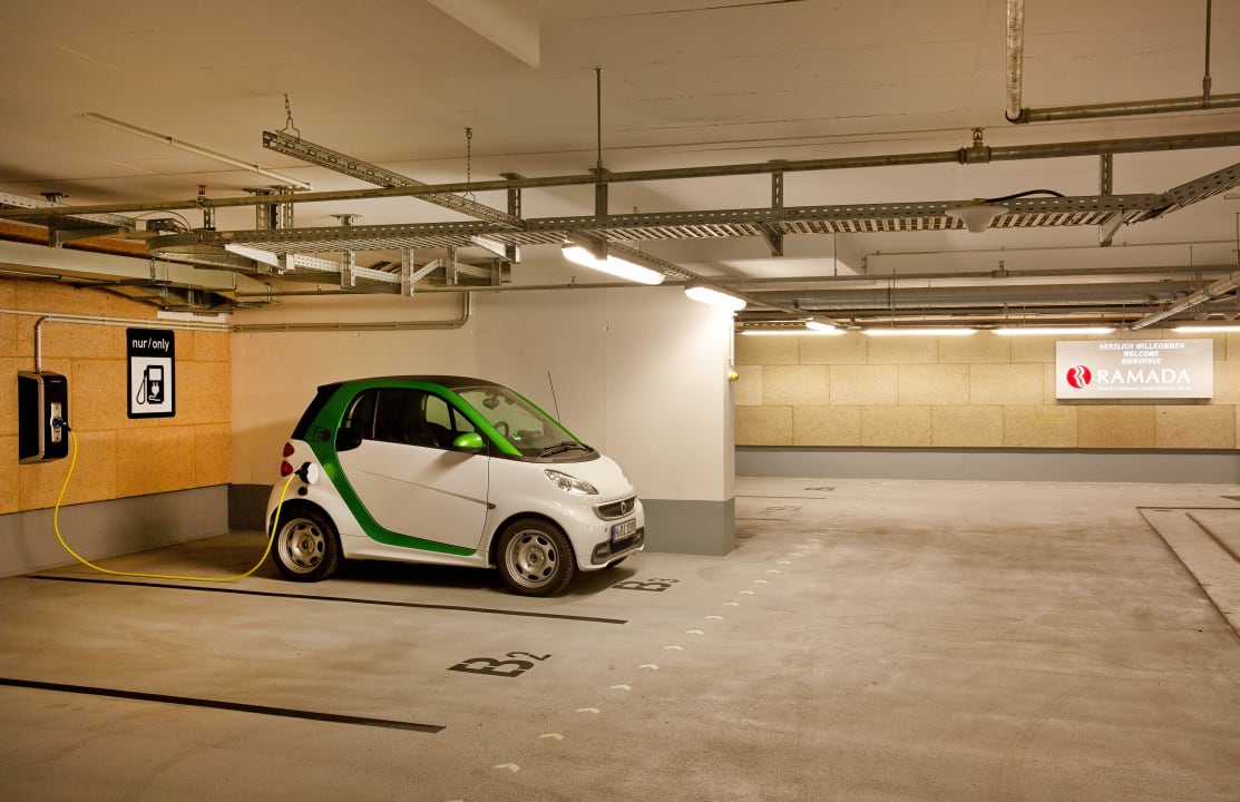 E-Tankstelle in hoteleigener Tiefgarage H4 Hotel München Messe