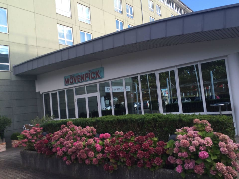 Hotel von vorne Mövenpick Hotel Nürnberg Airport