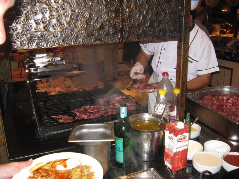Offener Grill im Restaurant Alba Resort Hotel