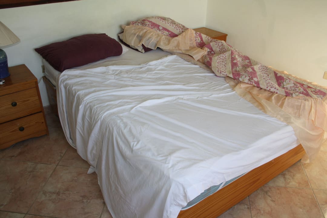 Frisch gemachtes Bett Hotel Playa Chiquita