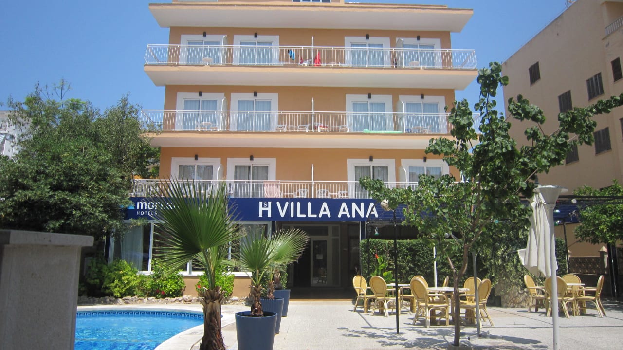 Sicht von der Straße Villa Ana