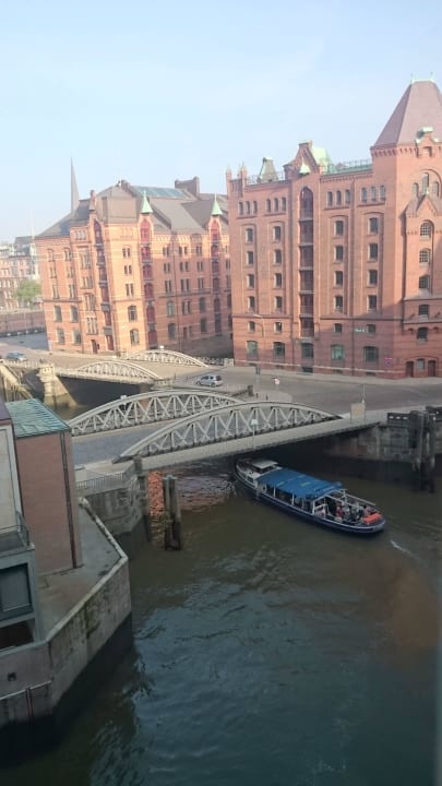 Ausblick aus dem Zimmer  AMERON Hamburg Hotel Speicherstadt