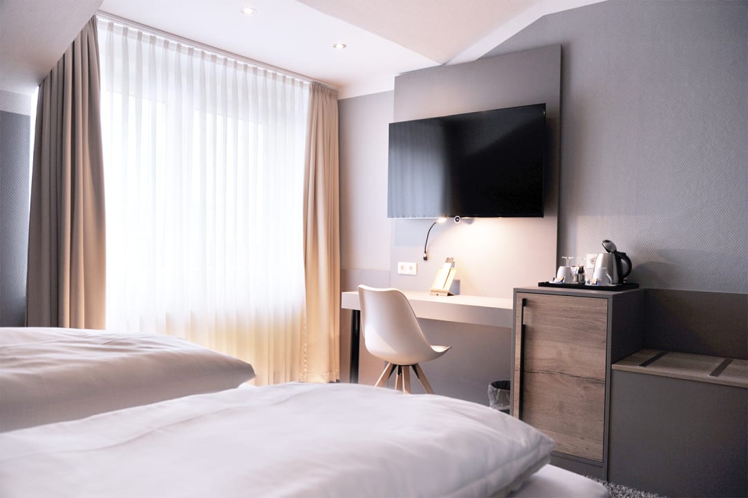 Zimmer Hotel am Berghang