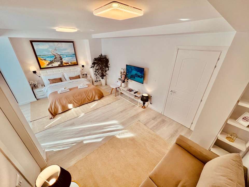 Zimmer Leo's Apartment Tirana Garden View