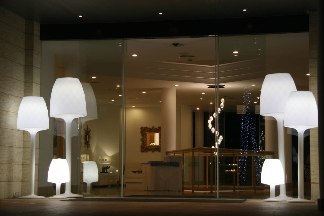 Wejscie glowne wieczorem Hotel Cala Millor Garden - Adults only