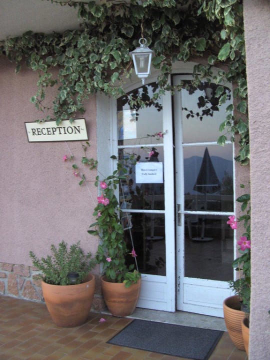 Eingang Hotel Le Scandola
