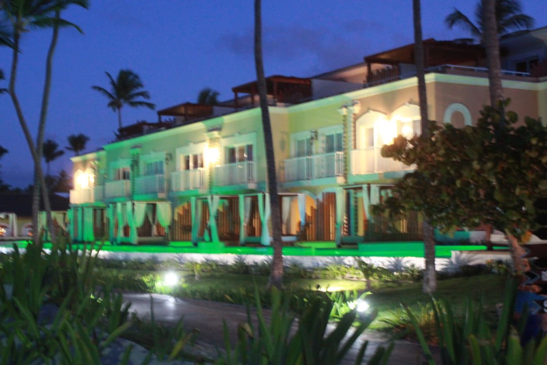 Swim-Up-Junior-Suite am Abend Grand Palladium Select Bávaro Resort & Spa