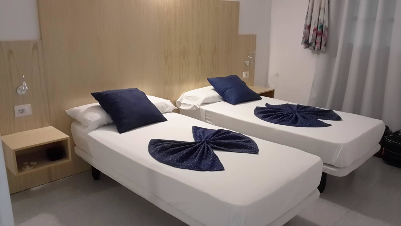 Schlafzimmer Ereza Apartamentos Los Hibiscos- Adults Only