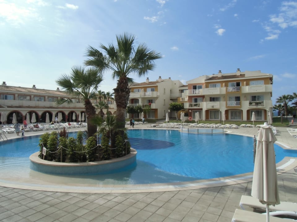 Schöner Pool blau punta reina