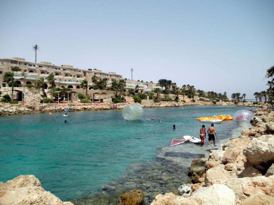 Лагуна с морской водой, дно выложено плиткой Pickalbatros Citadel Resort