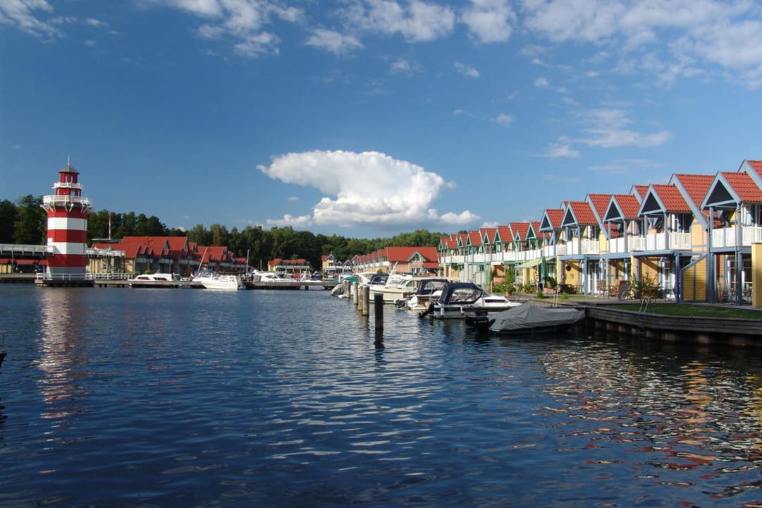 Die Hafeneinfahrt samt Leuchtturm Precise Resort Hafendorf Rheinsberg