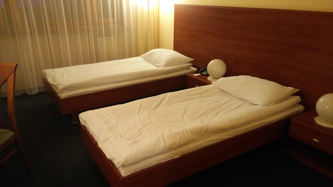 Zimmer Sangate Hotel Airport