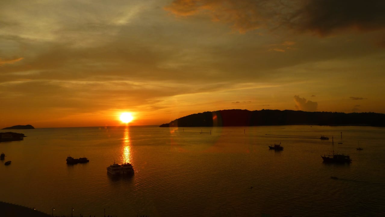Sonnenuntergang vom Zimmer Hotel Le Meridien Kota Kinabalu