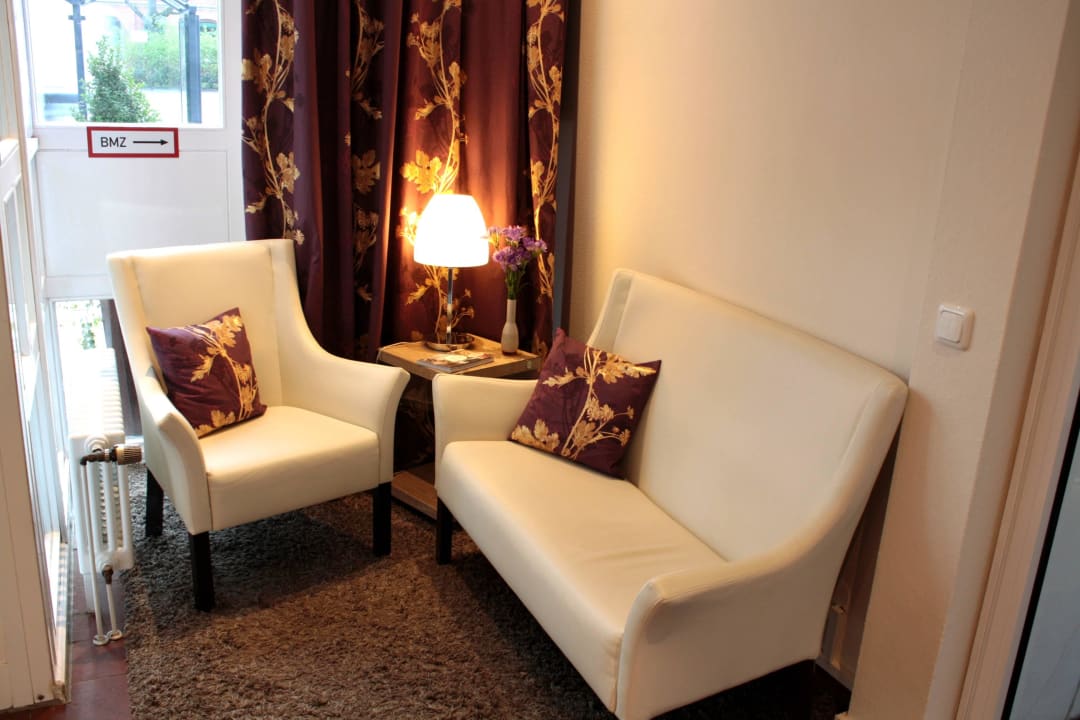 Sitzbereich an der Rezeption Hotel Blumlage