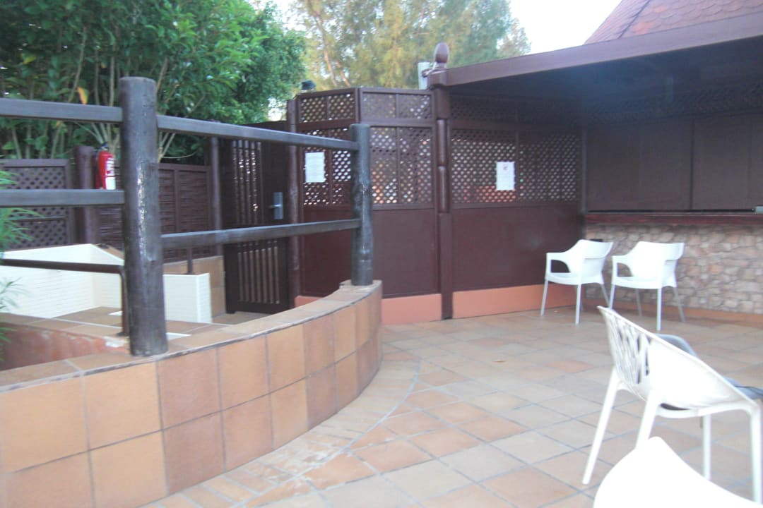 Der Hinterausgang zum Strand, mit Poolbar IFA Altamarena by Lopesan Hotels