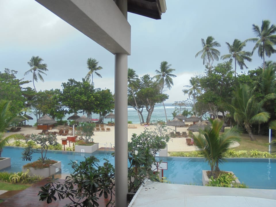 Pool Kempinski Seychelles Resort