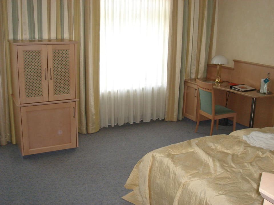 Der Fernseher war versteckt im Schrank Hotel Cresta Palace