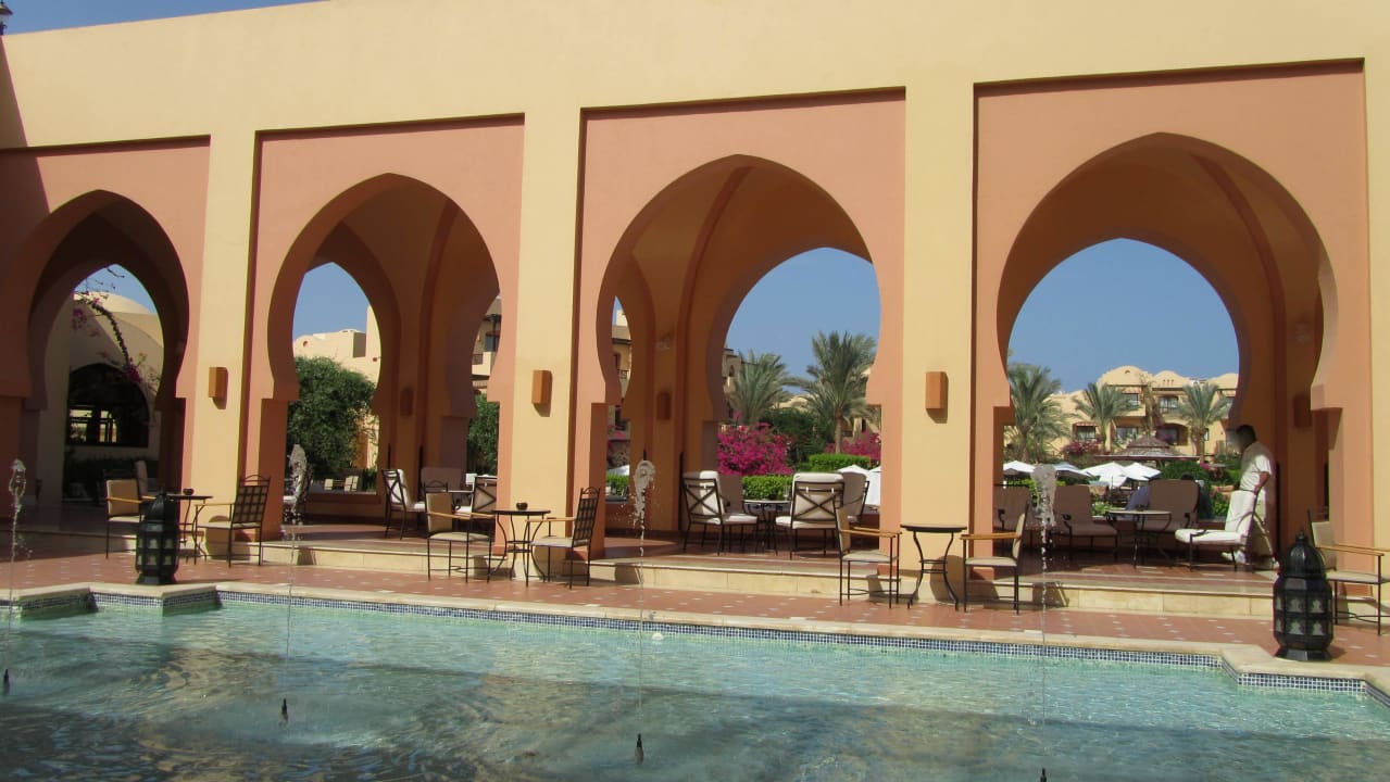 Aussenbereich der Lobby Steigenberger Coraya Beach - Adults only