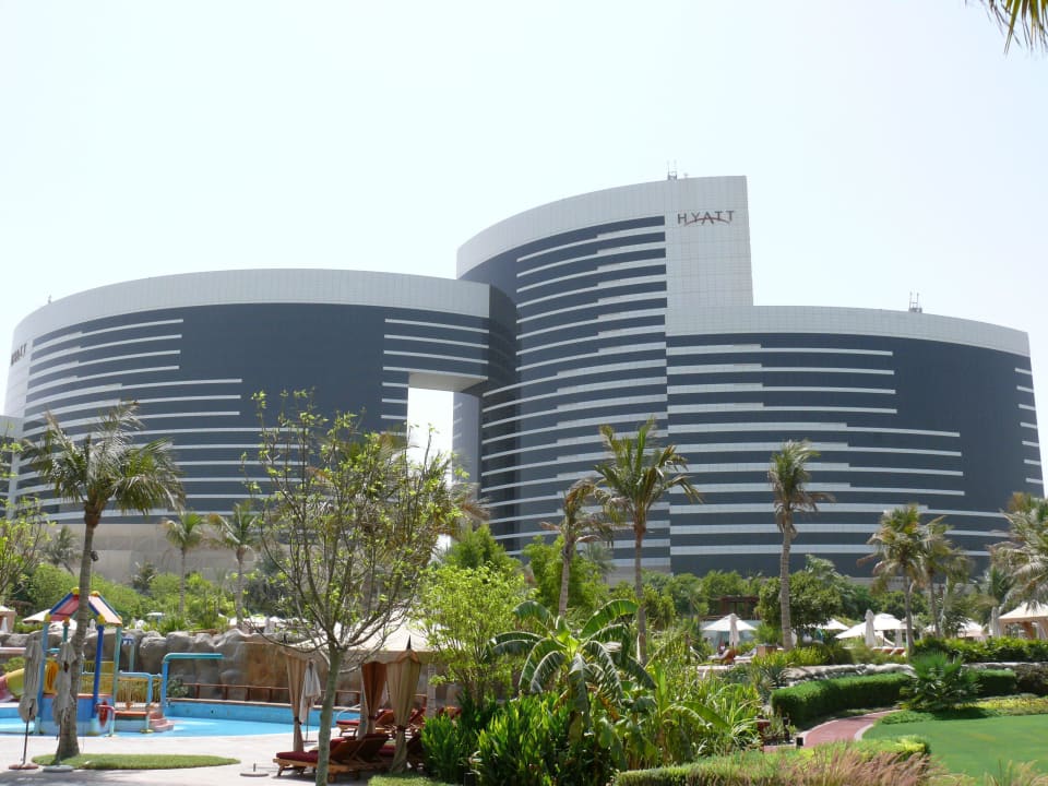 Blick von der Gartenlandschaft Grand Hyatt Dubai