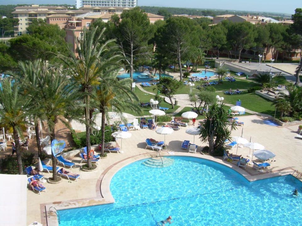 Ausblick vom Zimmer auf die Poollandschaft Grupotel Gran Vista & Spa
