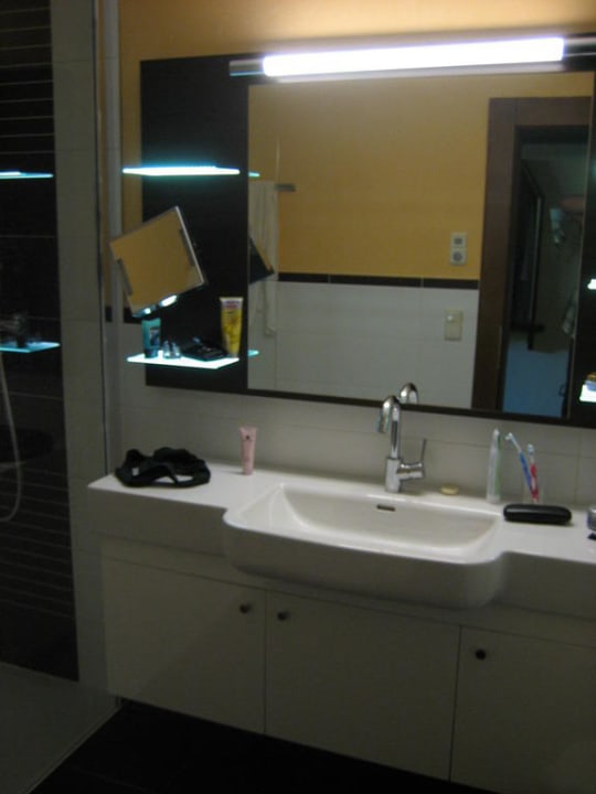 Dusche mit Lichteffekten Rieser Achensee Resort