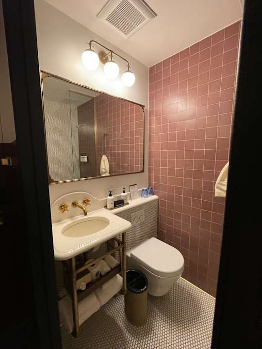 Zimmer CIVILIAN Hotel