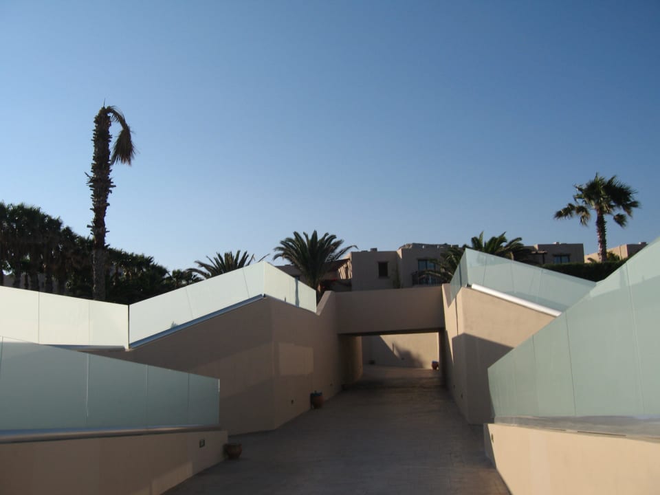 Unterführung Strand-Hotel Porto Bello Beach