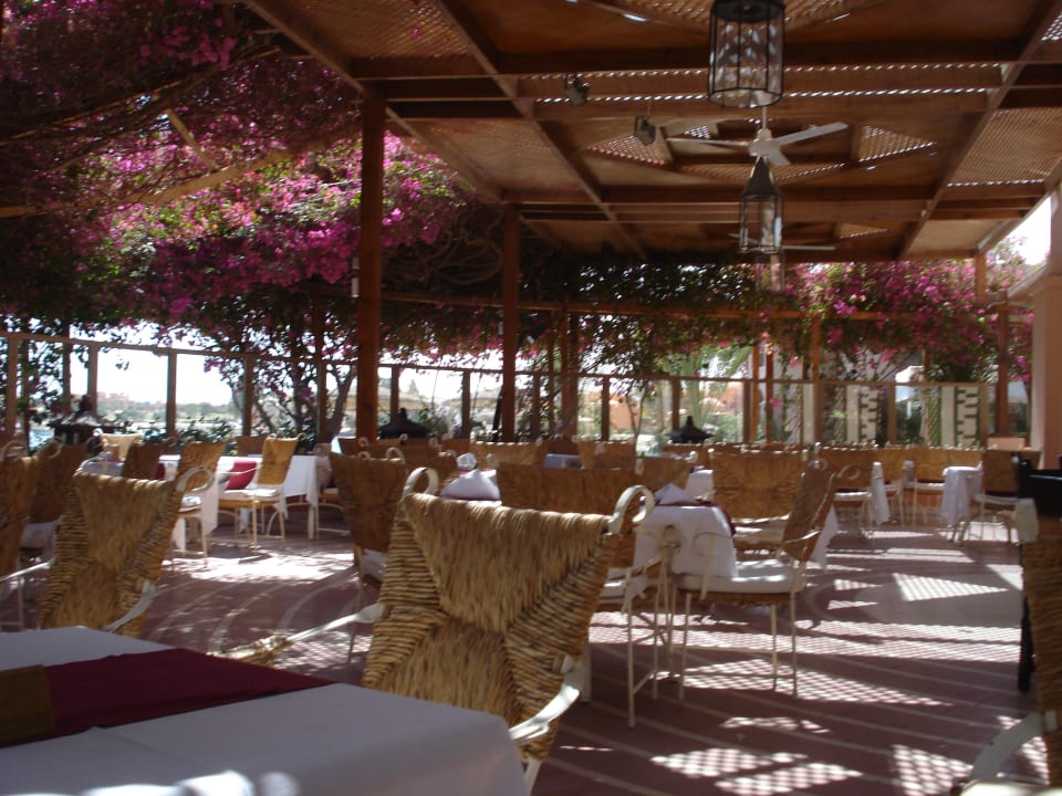 Aussensitzplatz und Abendessen Sultan Bey Hotel, El Gouna