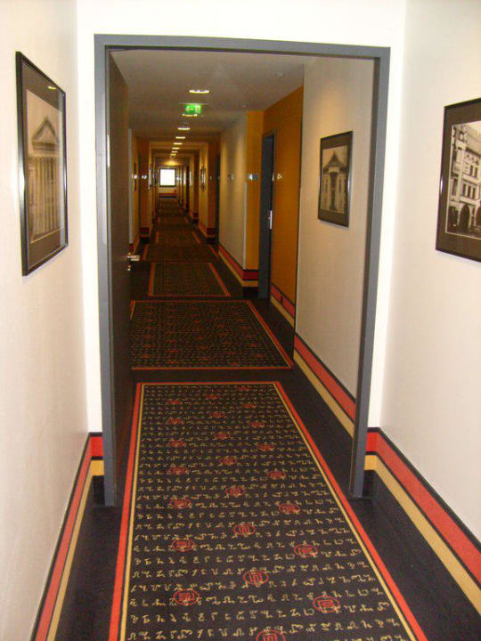 Flur zum Zimmer Holiday Inn München - Leuchtenbergring