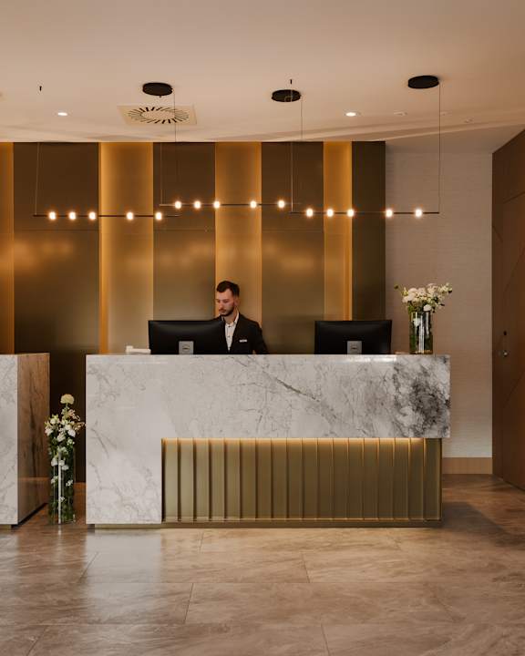 Lobby Marine & Ultra Marine