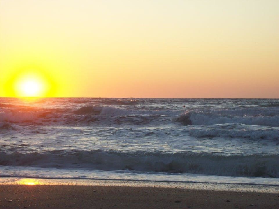 Ein wunderschöner Sonnenuntergang Acharavi Beach Hotel