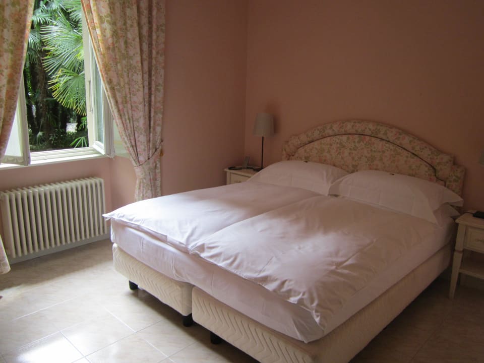 "Bequemes Bett" Villa Palmira (Cannobio) • HolidayCheck ...
